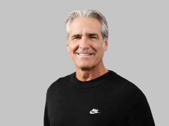 Seit über einem Jahr leitet Elliott Hill, 61, die Geschicke von Nike. Nun kündigt er massive personelle Veränderungen in der Führung an. 