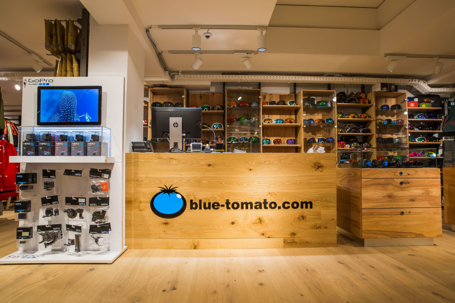 Blue shop tomato skateshop