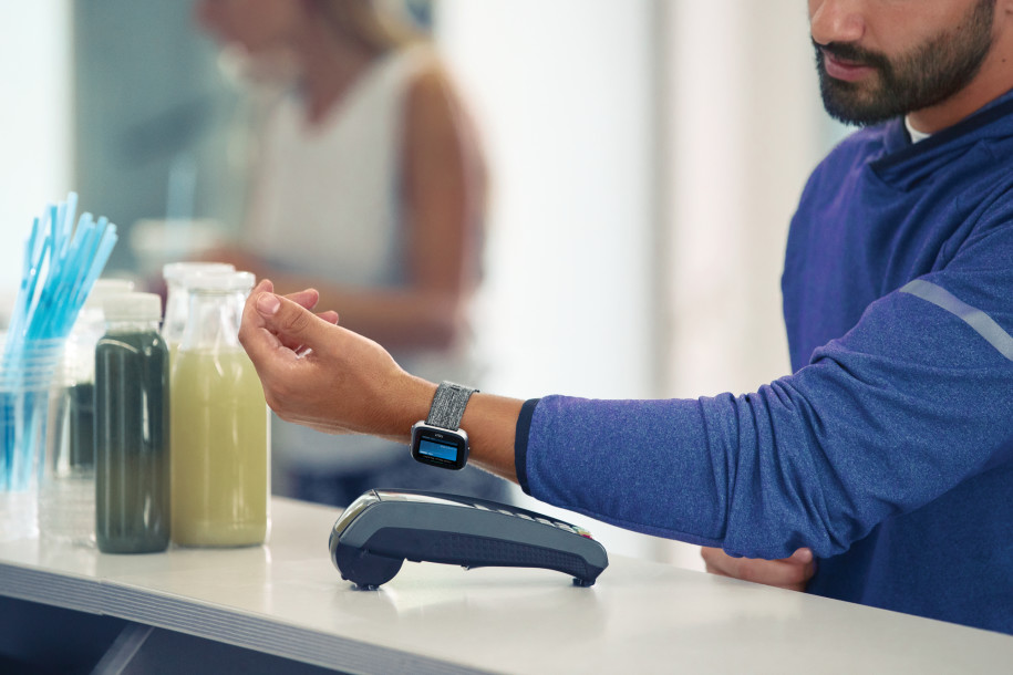 Fitbit Startet In Deutschland Mit Kontaktlosem Zahlen Sazsport De