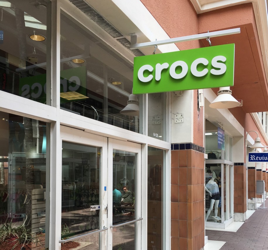 Crocs schlieBt alle Fabriken und ein Drittel seiner Stores sazsport